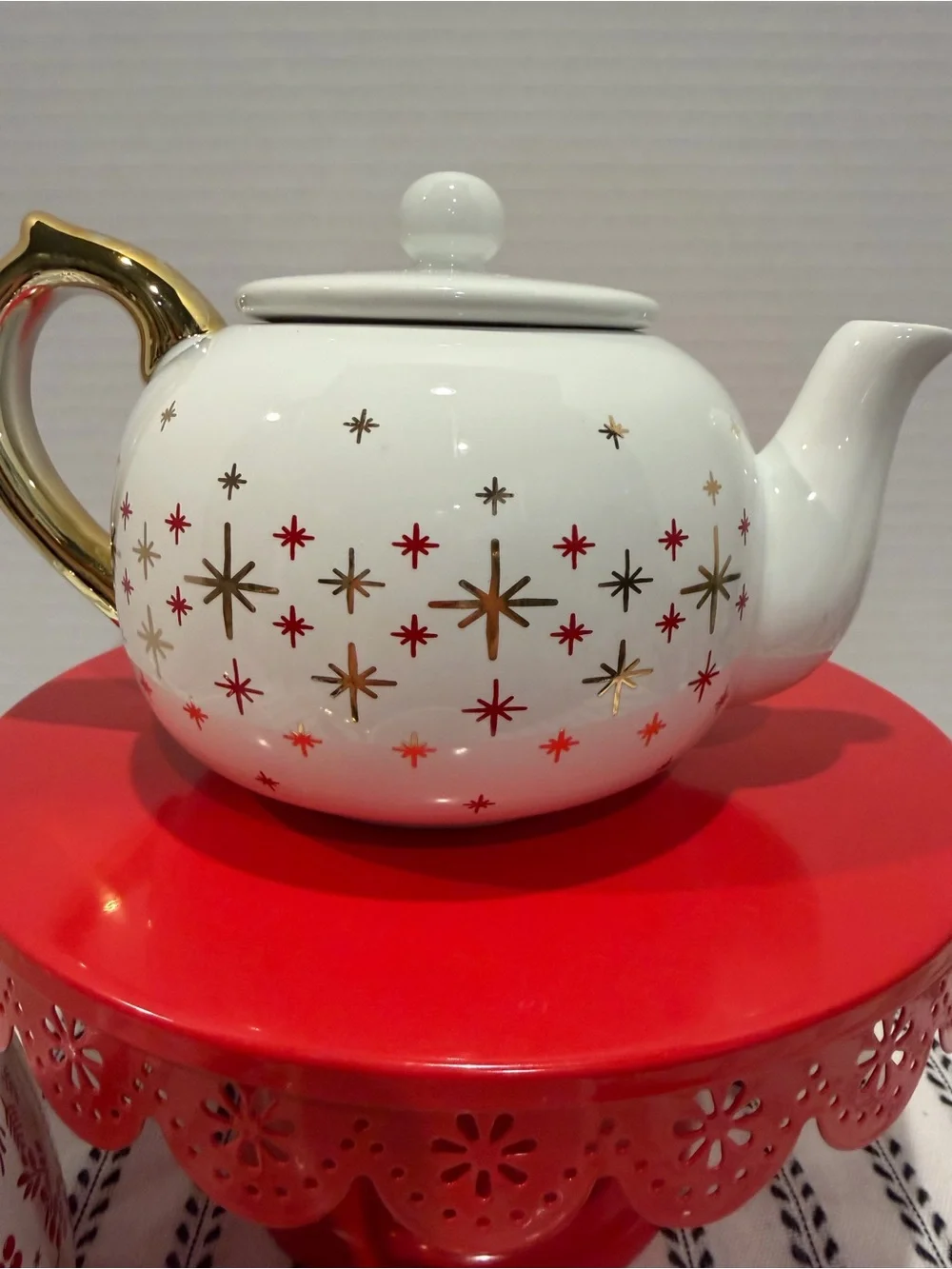 Harry And David Christmas Tea Pot And 2 Matching Cups Red & gold